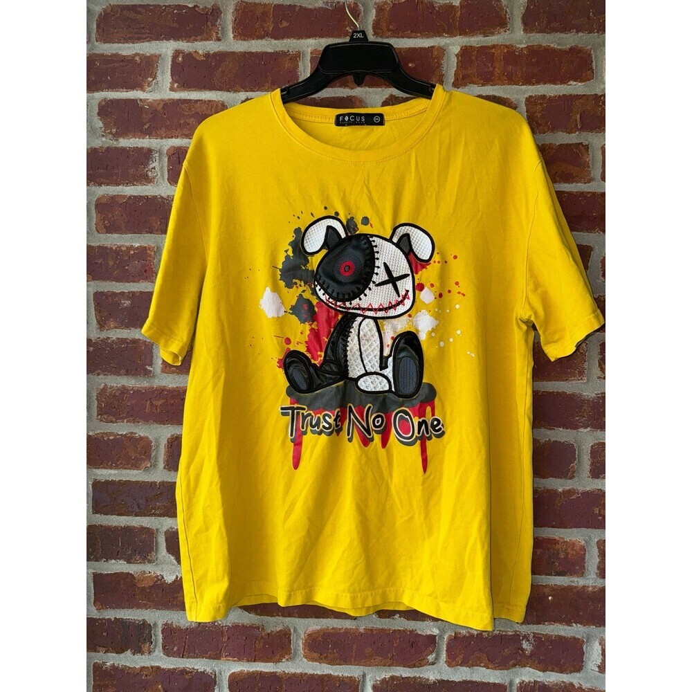 Focus MEN'S "TRUST‎ NO ONE" EMBROIDERED GRAPHIC T-SHIRT